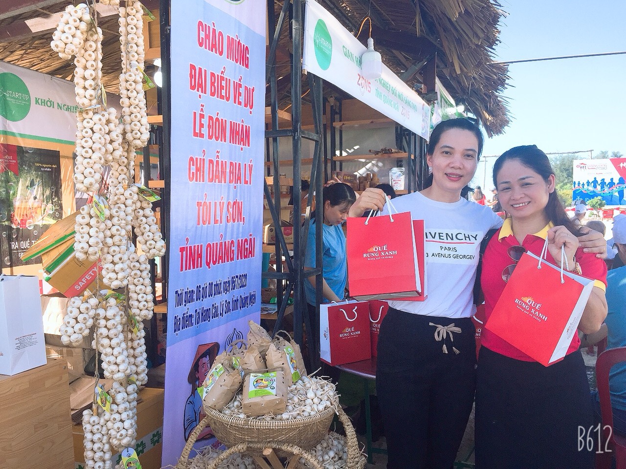 Trà quế quà tặng đến các vị khách quý