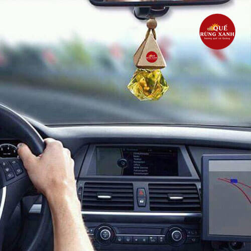 tinh-dau-que-treo-o-to-1234 tinh-dau-que-treo-o-to-1234